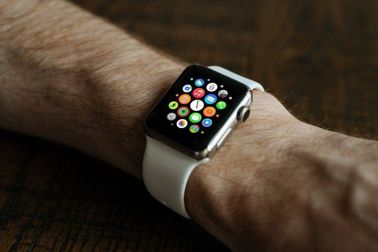 How Smartwatches are Revolutionizing Fitness Tracking and Health Monitoring